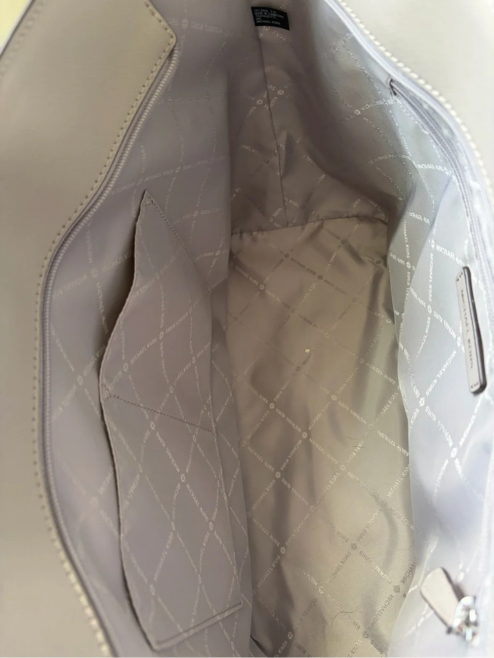 Michael Kors Voyager Medium/Large Saffiano Leather Tote in Pearl Grey